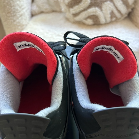 Jordan 4 Retro Bred (2019) - Picture 8 of 9